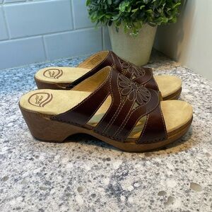 Dansko floral leather laser cut slides shoes size 40 or 9.5-10 Like new